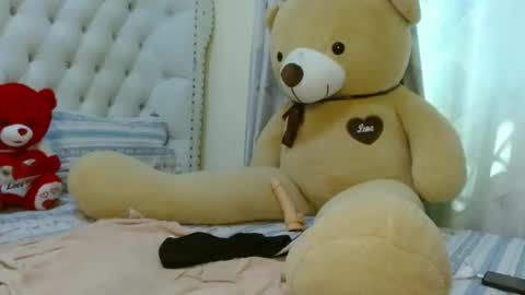 simply_eve1 online show from 04/24/26, 07:33