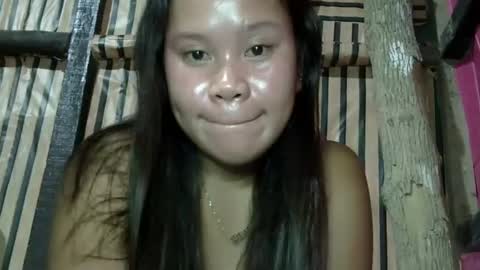 Snapshot of simply_y0urs chatting on 12/04/24, 08:07 simply_y0urs online show from 12/04/24, 08:07