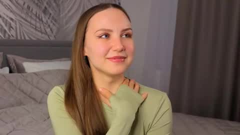 Snapshot of simplyzoe chatting on 02/24/26, 04:10 Zoe online show from 02/24/26, 04:10