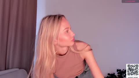 Snapshot of sincere_shyness chatting on 09/11/25, 09:31 Naomi online show from 09/11/25, 09:31