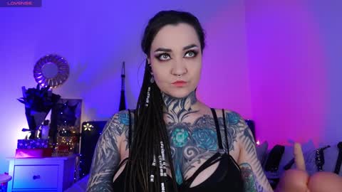 Snapshot of sindeleros chatting on 12/23/24, 01:35 Ms. Sindel online show from 12/23/24, 01:35
