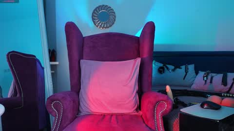 Snapshot of sindeleros chatting on 01/12/25, 12:44 Ms. Sindel online show from 01/12/25, 12:44