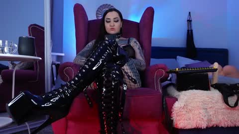 Snapshot of sindeleros chatting on 02/03/25, 02:24 Ms. Sindel online show from 02/03/25, 02:24
