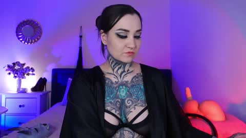 Snapshot of sindeleros chatting on 02/07/25, 01:43 Ms. Sindel online show from 02/07/25, 01:43