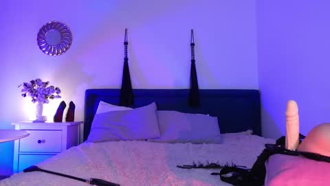 Snapshot of sindeleros chatting on 02/08/25, 04:36 Ms. Sindel online show from 02/08/25, 04:36