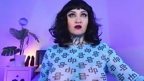 Snapshot of sindeleros chatting on 09/18/25, 01:13 Ms. Sindel online show from 09/18/25, 01:13