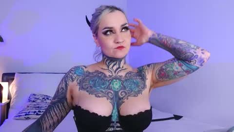 Snapshot of sindeleros chatting on 10/10/25, 01:43 Ms. Sindel online show from 10/10/25, 01:43