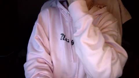 Snapshot of sindrastone chatting on 01/12/25, 01:32 Sindra online show from 01/12/25, 01:32