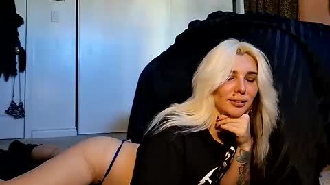 Snapshot of sindyrocker89 chatting on 11/29/25, 09:18 Aussie Sindy Rocker online show from 11/29/25, 09:18