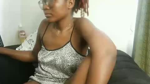 Snapshot of sinful_shadow chatting on 05/18/26, 09:15 sinful_shadow online show from 05/18/26, 09:15