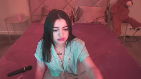 Snapshot of sinfulkittenn chatting on 06/06/26, 06:18 Kira online show from 06/06/26, 06:18