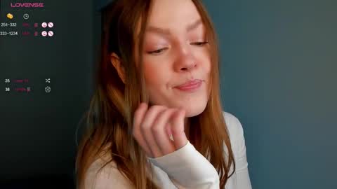 Snapshot of sinfulsmile_ chatting on 12/05/25, 02:42 Ivy online show from 12/05/25, 02:42