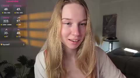 Snapshot of sinner_eve chatting on 06/17/26, 03:31 Aurora online show from 06/17/26, 03:31