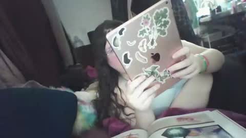 Snapshot of siofra chatting on 03/04/25, 10:57 Siofra online show from 03/04/25, 10:57