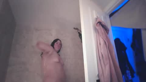 Snapshot of siofra chatting on 03/05/25, 09:05 Siofra online show from 03/05/25, 09:05