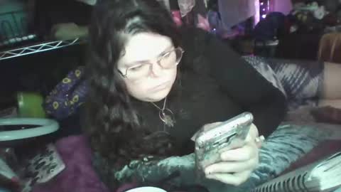 Snapshot of siofra chatting on 03/10/25, 01:32 Siofra online show from 03/10/25, 01:32