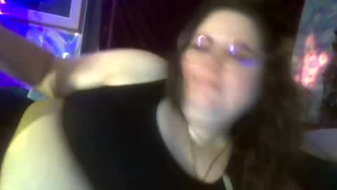 Snapshot of siofra chatting on 10/13/25, 03:12 Siofra online show from 10/13/25, 03:12