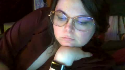 Snapshot of siofra chatting on 10/15/25, 09:53 Siofra online show from 10/15/25, 09:53