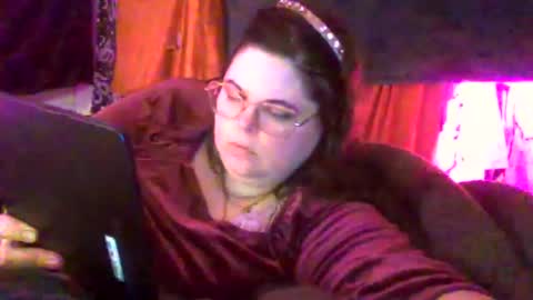 Snapshot of siofra chatting on 10/23/25, 01:27 Siofra online show from 10/23/25, 01:27