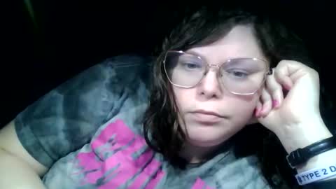 Snapshot of siofra chatting on 10/31/25, 10:33 Siofra online show from 10/31/25, 10:33