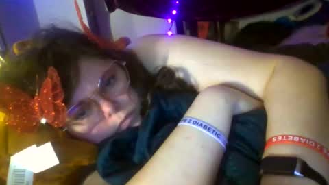 Snapshot of siofra chatting on 11/20/25, 01:17 Siofra online show from 11/20/25, 01:17