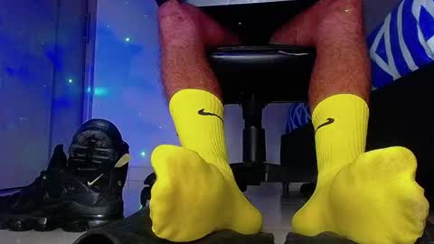 only foot                         worshipers here online show from 02/20/26, 01:13
