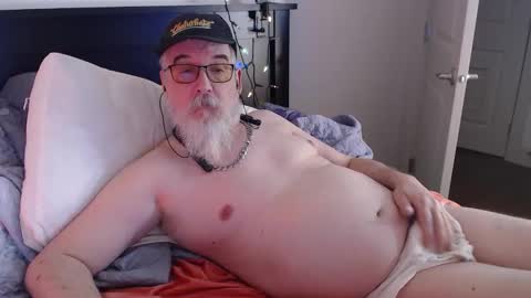 Snapshot of sirbeercan chatting on 12/15/25, 07:56 sir beer can the friendly hermit online show from 12/15/25, 07:56