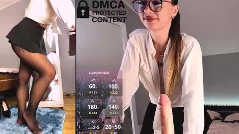 Snapshot of siren_bloom chatting on 12/18/25, 05:30 Sirena online show from 12/18/25, 05:30