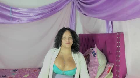 Sirena Fuentes online show from 10/12/25, 08:57