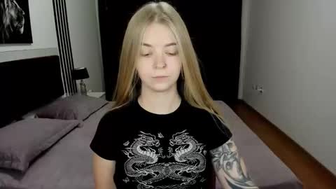 Snapshot of sirenabloom chatting on 09/09/25, 09:31 SirenaBloom online show from 09/09/25, 09:31