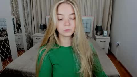 Snapshot of sirenabloom chatting on 09/30/25, 09:47 SirenaBloom online show from 09/30/25, 09:47