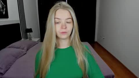 Snapshot of sirenabloom chatting on 10/01/25, 09:26 SirenaBloom online show from 10/01/25, 09:26