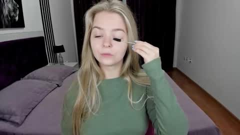 Snapshot of sirenabloom chatting on 10/13/25, 05:51 SirenaBloom online show from 10/13/25, 05:51