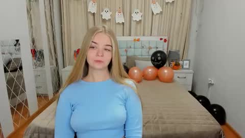 Snapshot of sirenabloom chatting on 10/23/25, 05:51 SirenaBloom online show from 10/23/25, 05:51