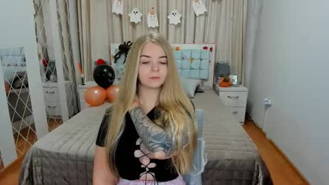 Snapshot of sirenabloom chatting on 10/26/25, 05:35 SirenaBloom online show from 10/26/25, 05:35