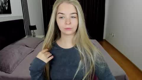 Snapshot of sirenabloom chatting on 10/27/25, 05:33 SirenaBloom online show from 10/27/25, 05:33