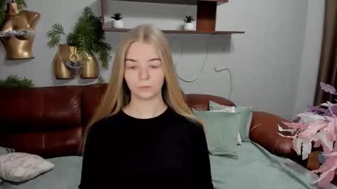 Snapshot of sirenabloom chatting on 11/07/25, 04:45 SirenaBloom online show from 11/07/25, 04:45