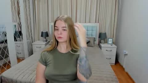 Snapshot of sirenabloom chatting on 11/13/25, 06:34 SirenaBloom online show from 11/13/25, 06:34