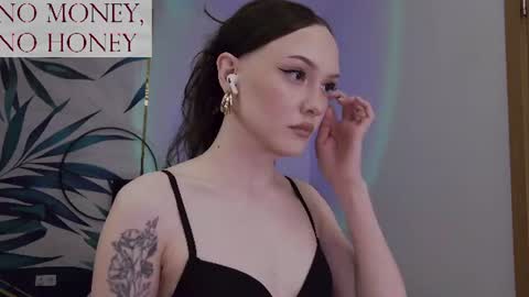 Snapshot of sirenaswhisper chatting on 06/19/26, 09:18 Goddess Sirena online show from 06/19/26, 09:18