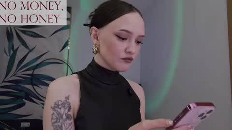 Snapshot of sirenaswhisper chatting on 07/03/26, 03:18 Goddess Sirena online show from 07/03/26, 03:18