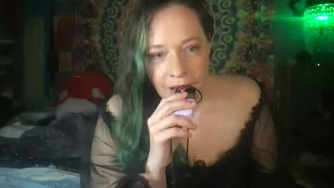 Snapshot of sirenfalls888 chatting on 10/29/25, 06:37 RavenFalls Aphrodite Priestess online show from 10/29/25, 06:37