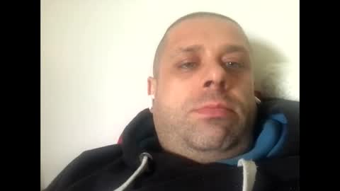 Snapshot of sirewa1885 chatting on 10/27/25, 09:57 sirewa1885 online show from 10/27/25, 09:57