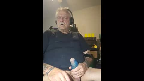 Snapshot of sirlancealot10011 chatting on 11/30/25, 03:21 steve online show from 11/30/25, 03:21