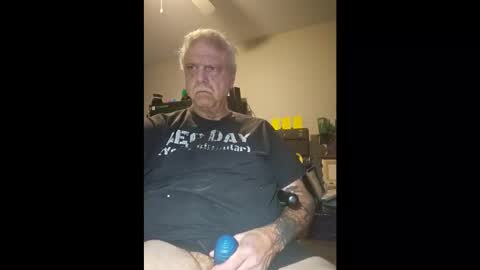 Snapshot of sirlancealot10011 chatting on 12/17/25, 03:45 steve online show from 12/17/25, 03:45