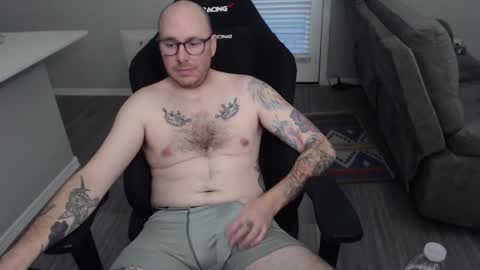 Snapshot of sirscotty831 chatting on 01/12/25, 12:49 Sir Scotty online show from 01/12/25, 12:49