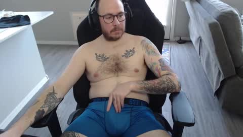 Snapshot of sirscotty831 chatting on 02/11/25, 11:44 Sir Scotty online show from 02/11/25, 11:44