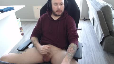 Snapshot of sirscotty831 chatting on 02/16/25, 04:32 Sir Scotty online show from 02/16/25, 04:32