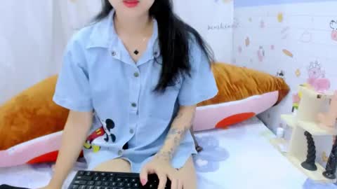 Snapshot of sisi_baby chatting on 09/22/25, 02:35 julila online show from 09/22/25, 02:35