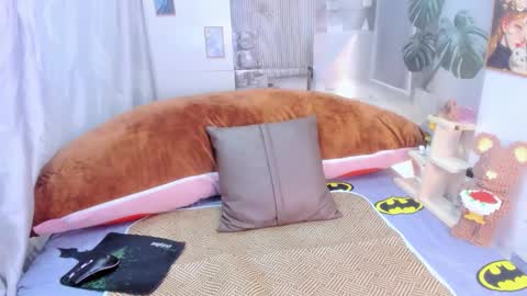 Snapshot of sisi_baby chatting on 10/13/25, 02:22 julila online show from 10/13/25, 02:22