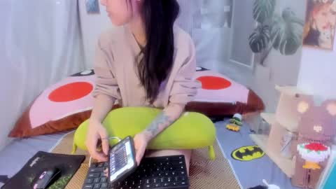 Snapshot of sisi_baby chatting on 11/24/25, 02:55 julila online show from 11/24/25, 02:55